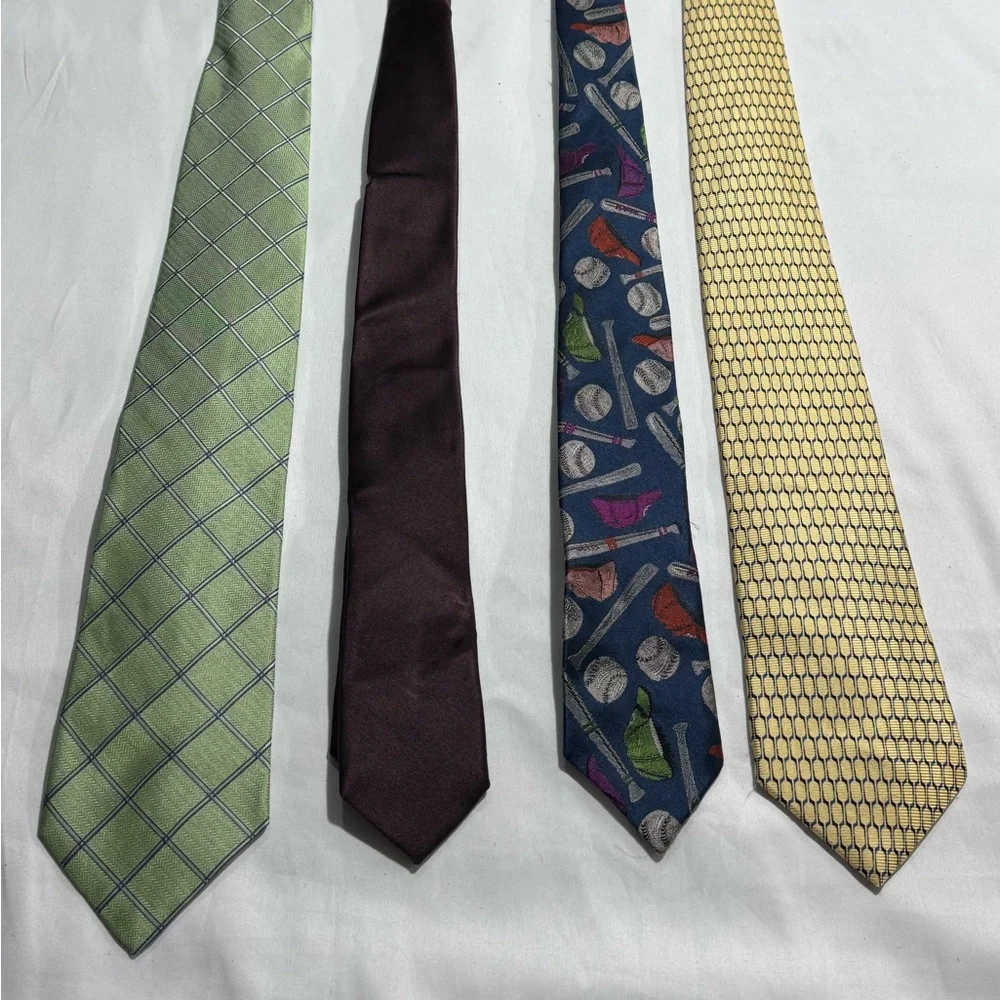 LOT OF 4‎ MENS TIES. TOMMY HILFIGER, CALVIN KLEIN, DONEAGLE, ROUNDTREE AND YORKE